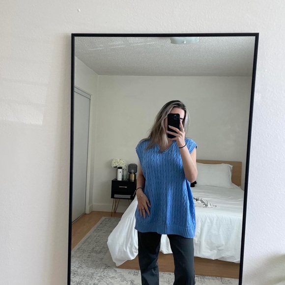 sweatervest - Picture 4 of 4